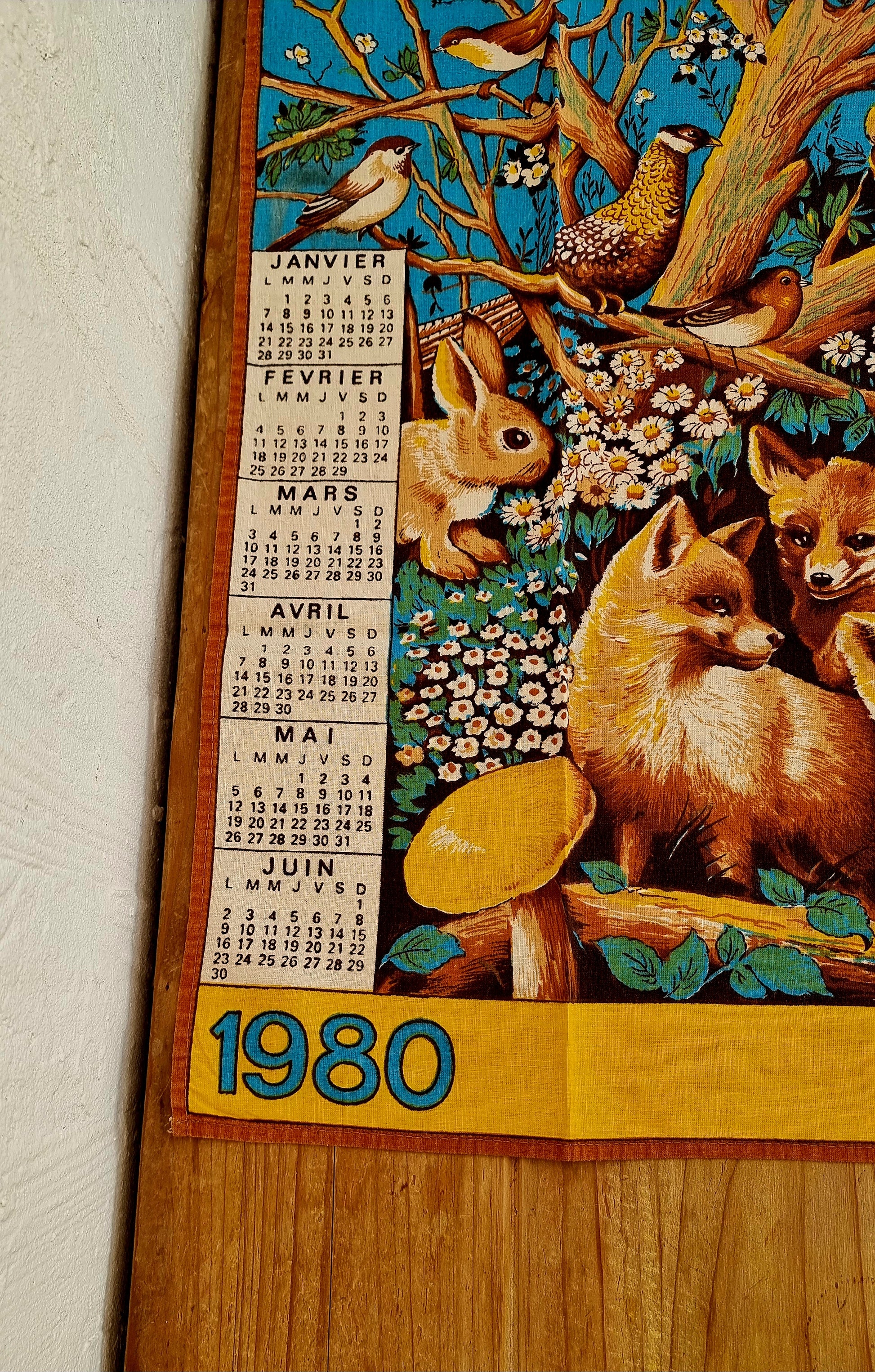 Torchon calendrier vintage 1980 en coton décor renards et animaux de la forêt signé Locatelli