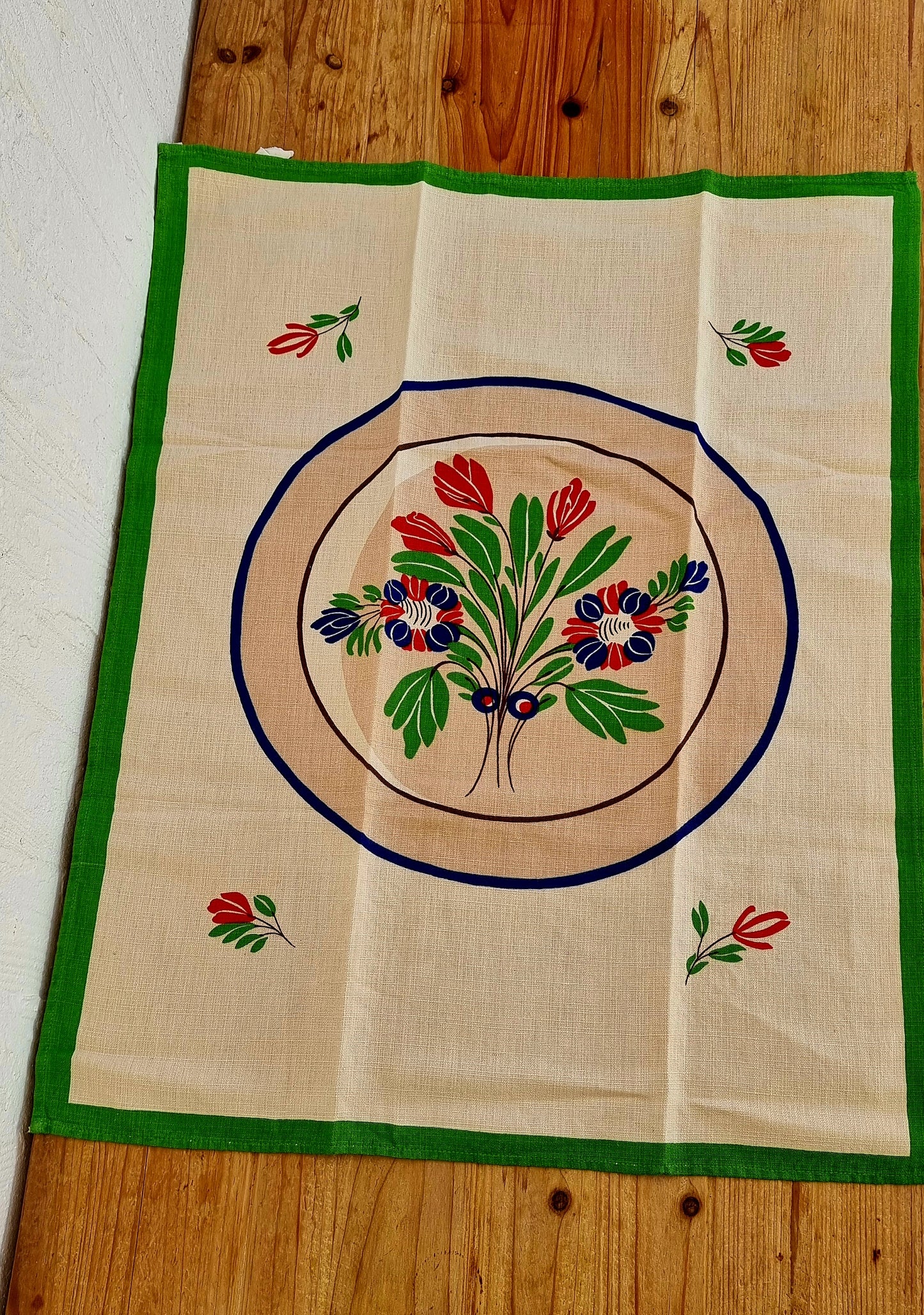 Torchon vintage neuf en coton et lin avec motif floral rouge vert et bleu et bordure verte