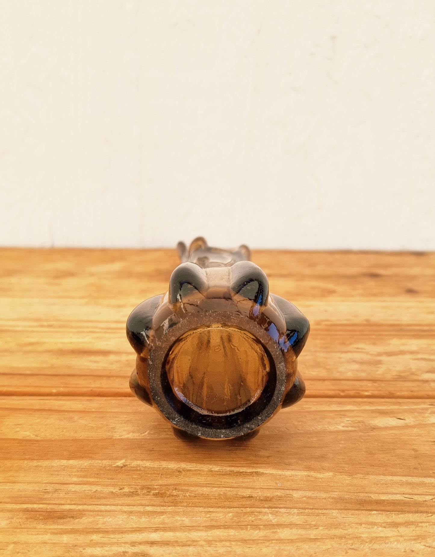 Vase soliflore vintage en verre soufflé fumé des années 70 au design sculptural et organique