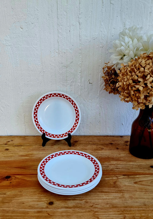 Lot de 5 assiettes à desserts Arcopal modèle Polka pois blancs liseré rouge les kitscheries brocante en ligne