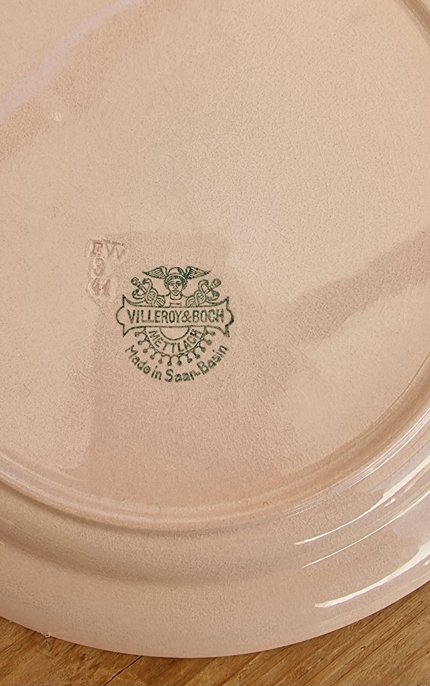 Lot de 4 assiettes plates Villeroy et Boch Mettlach rose poudré vintage