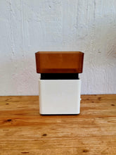 Charger l&#39;image dans la galerie, Balance Terraillon 5kg vintage blanc marron rouge les kitscheries brocante en ligne
