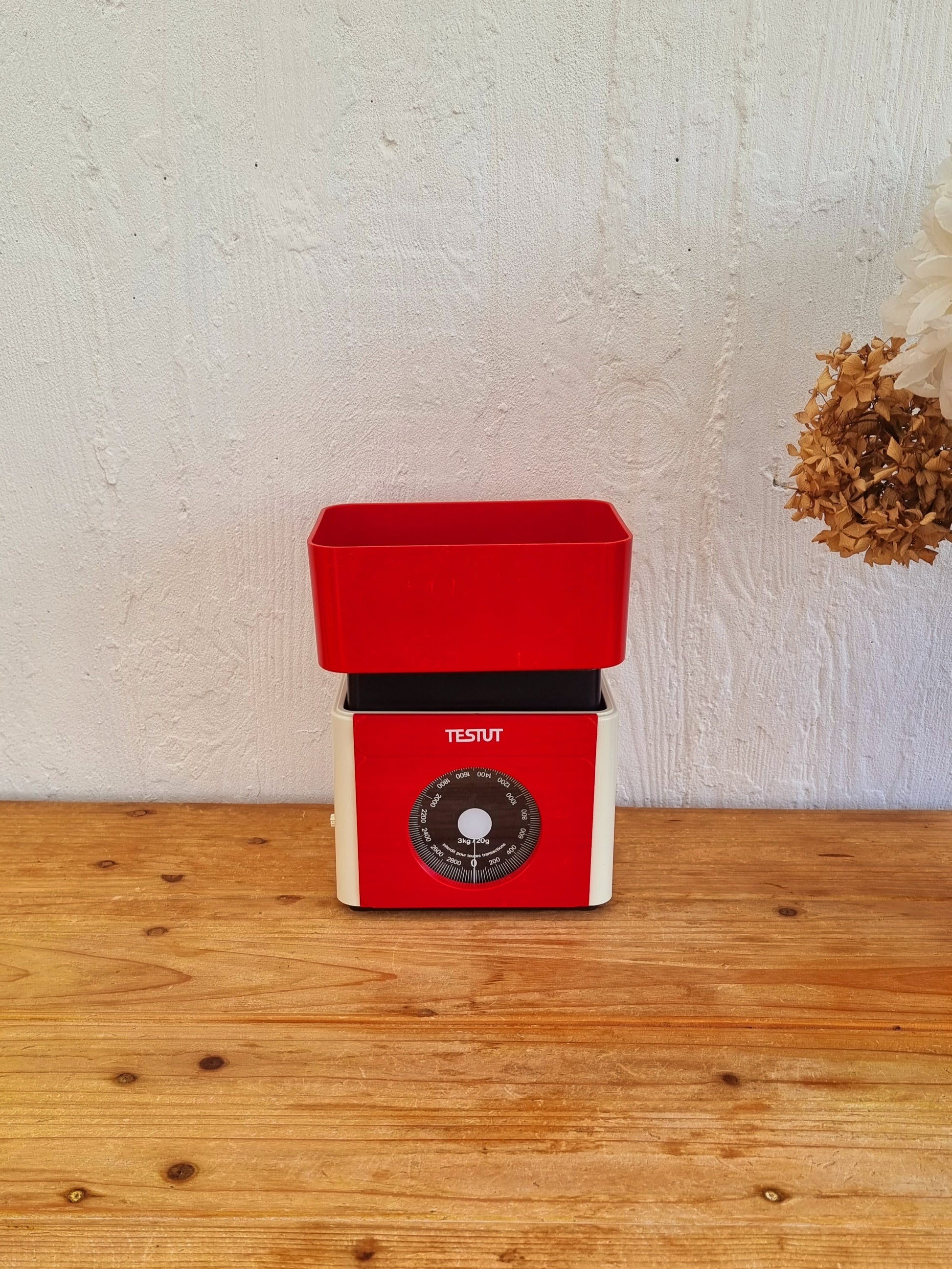 Balance Testut 3kg vintage rouge les kitscheries brocante en ligne
