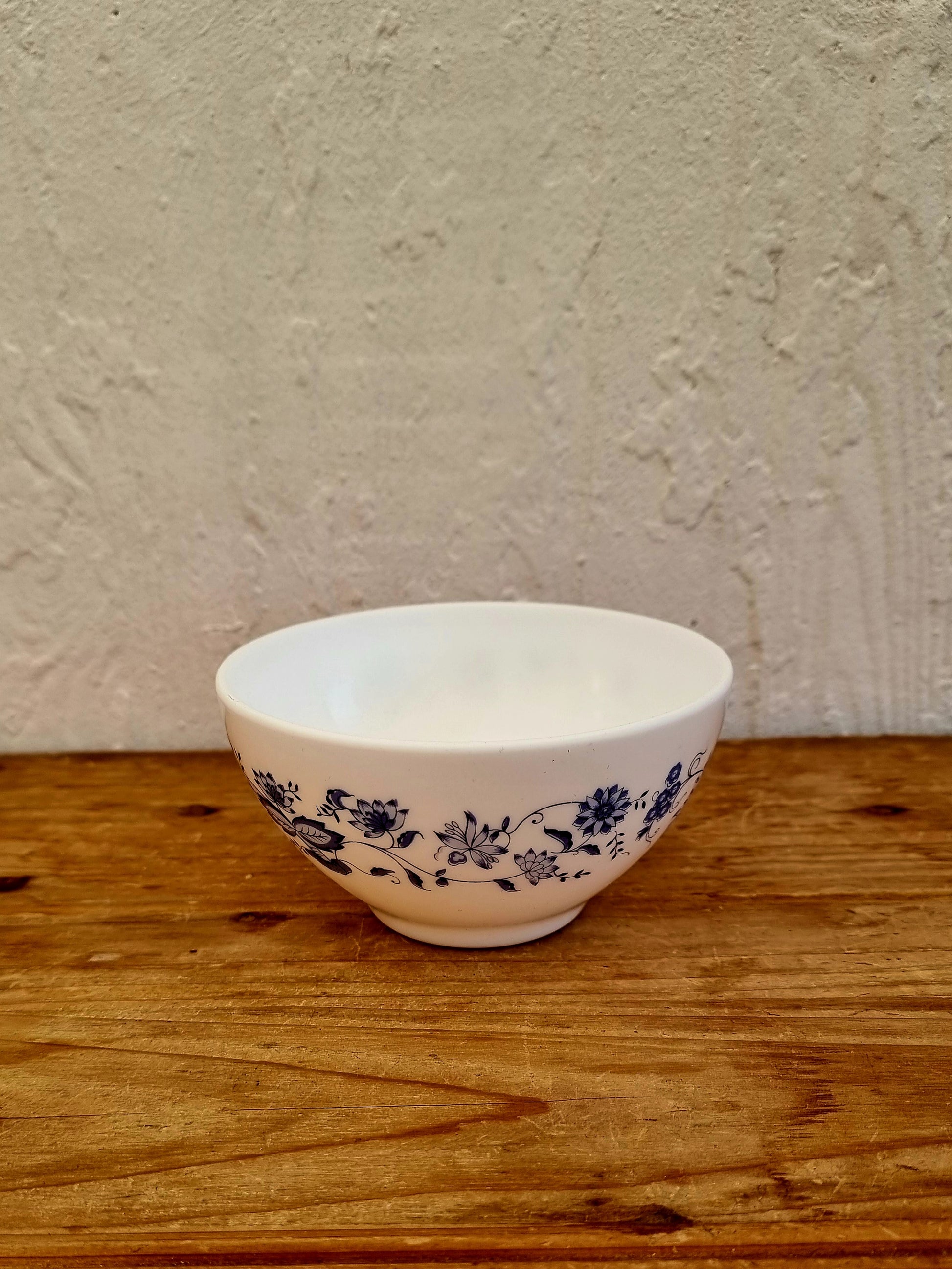 Lot de 2 bols Arcopal modèle Aster décor fleurs bleues vintage