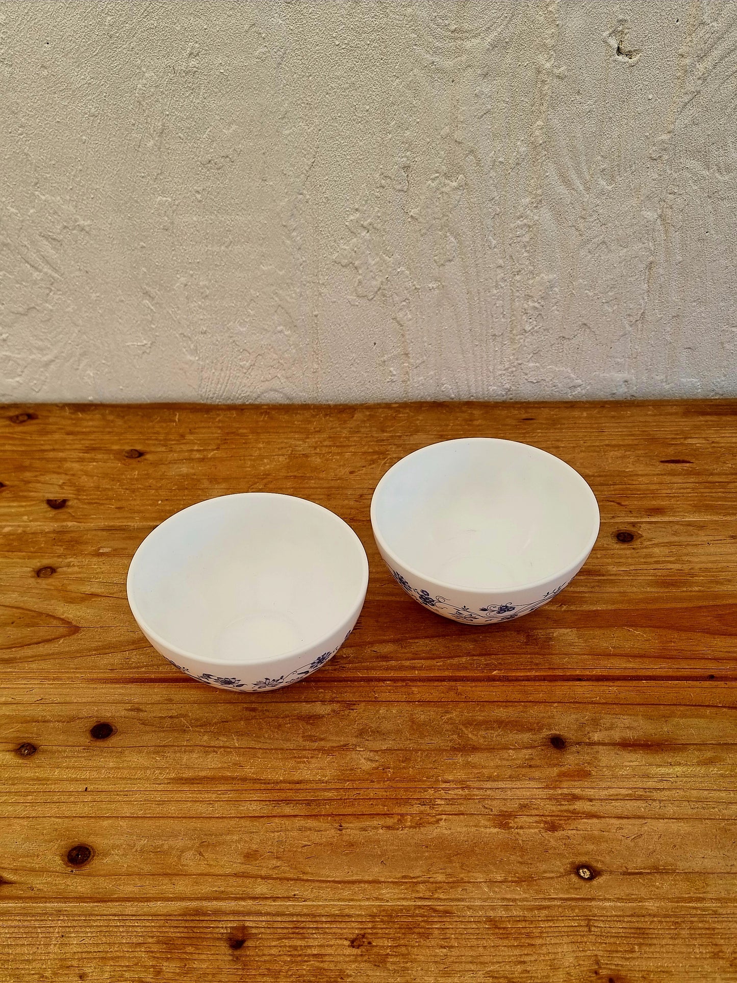 Lot de 2 bols Arcopal modèle Aster décor fleurs bleues vintage