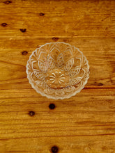 Charger l&#39;image dans la galerie, Lot de 3 coupelles en verre vintage ciselé les kitscheries brocante en ligne
