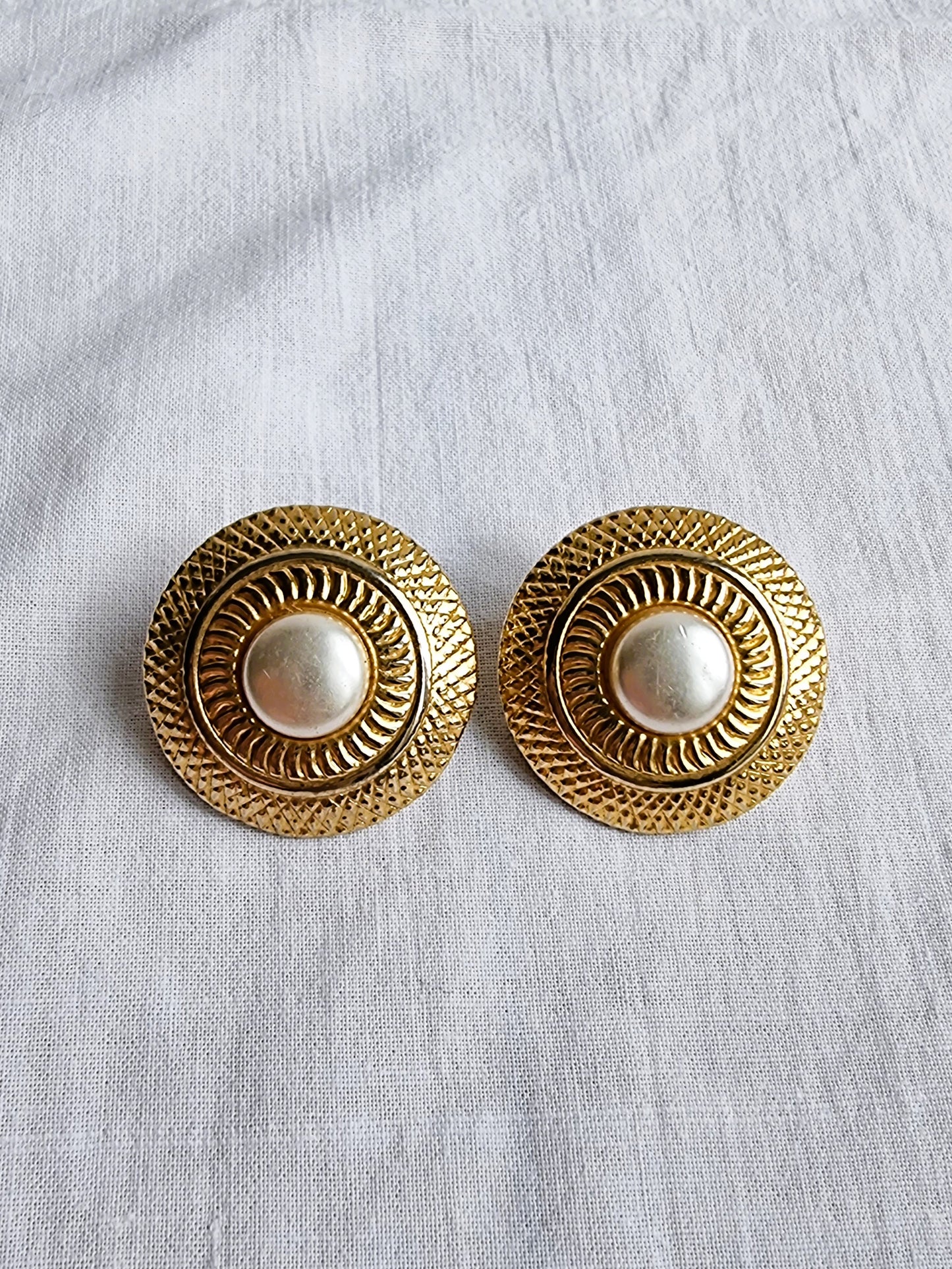 Boucles d’oreilles vintage dorées perle nacrée clip années 80