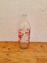 Charger l&#39;image dans la galerie, Ancienne bouteille &quot;Au bon lait&quot; verre les kitscheries brocante en ligne

