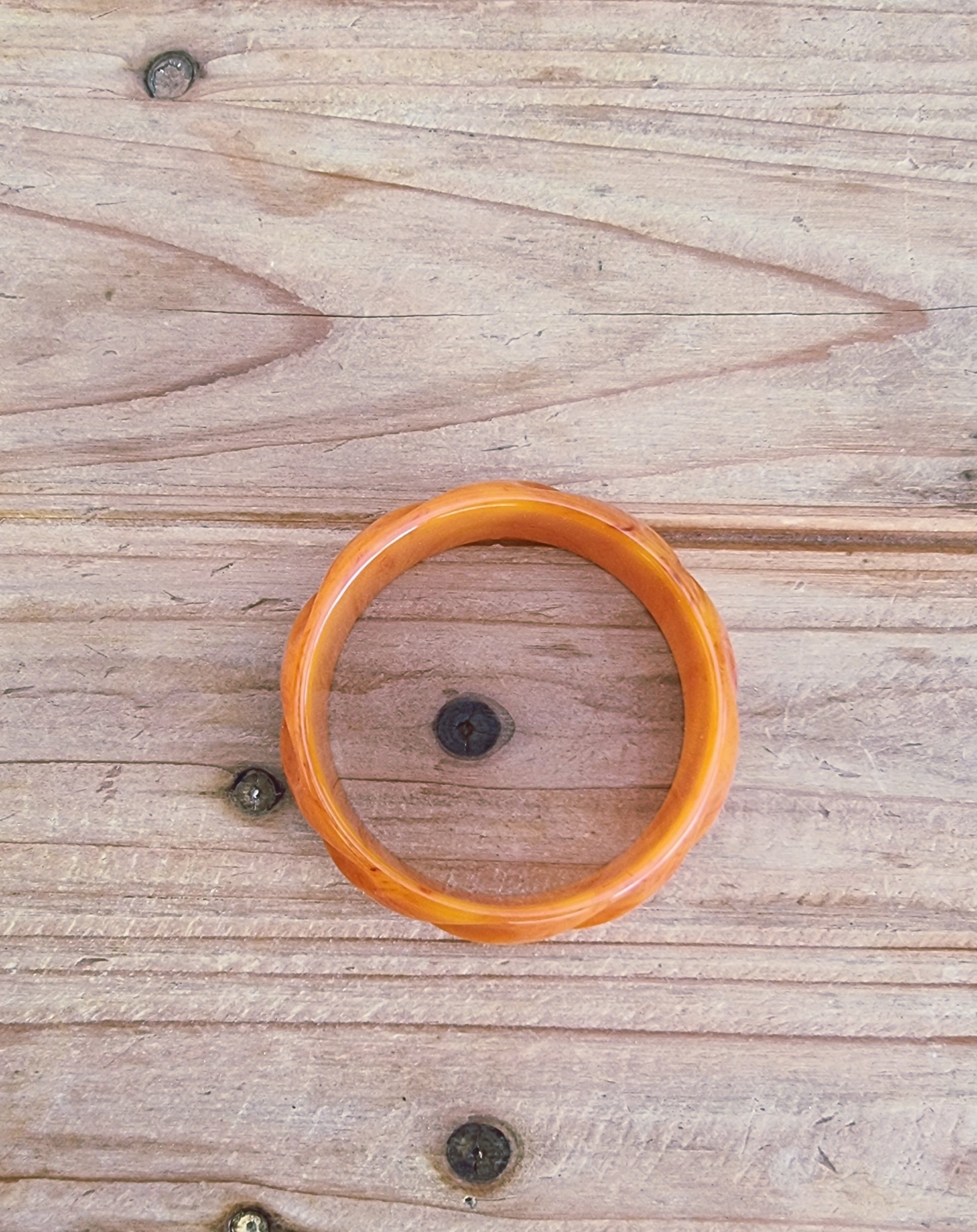 Bracelet orange marbré rétro les kitscheries brocante en ligne années 70