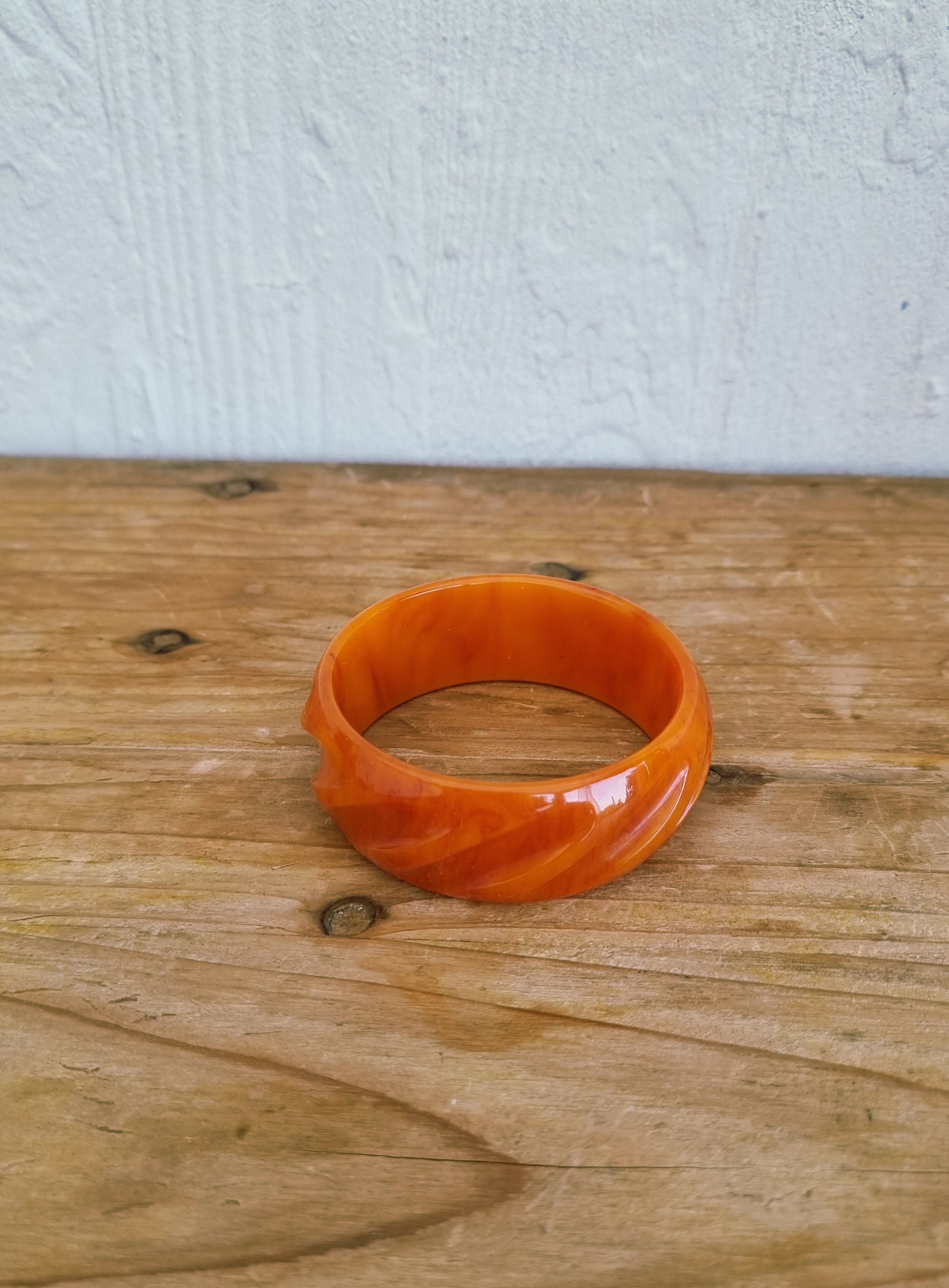 Bracelet orange marbré rétro les kitscheries brocante en ligne années 70