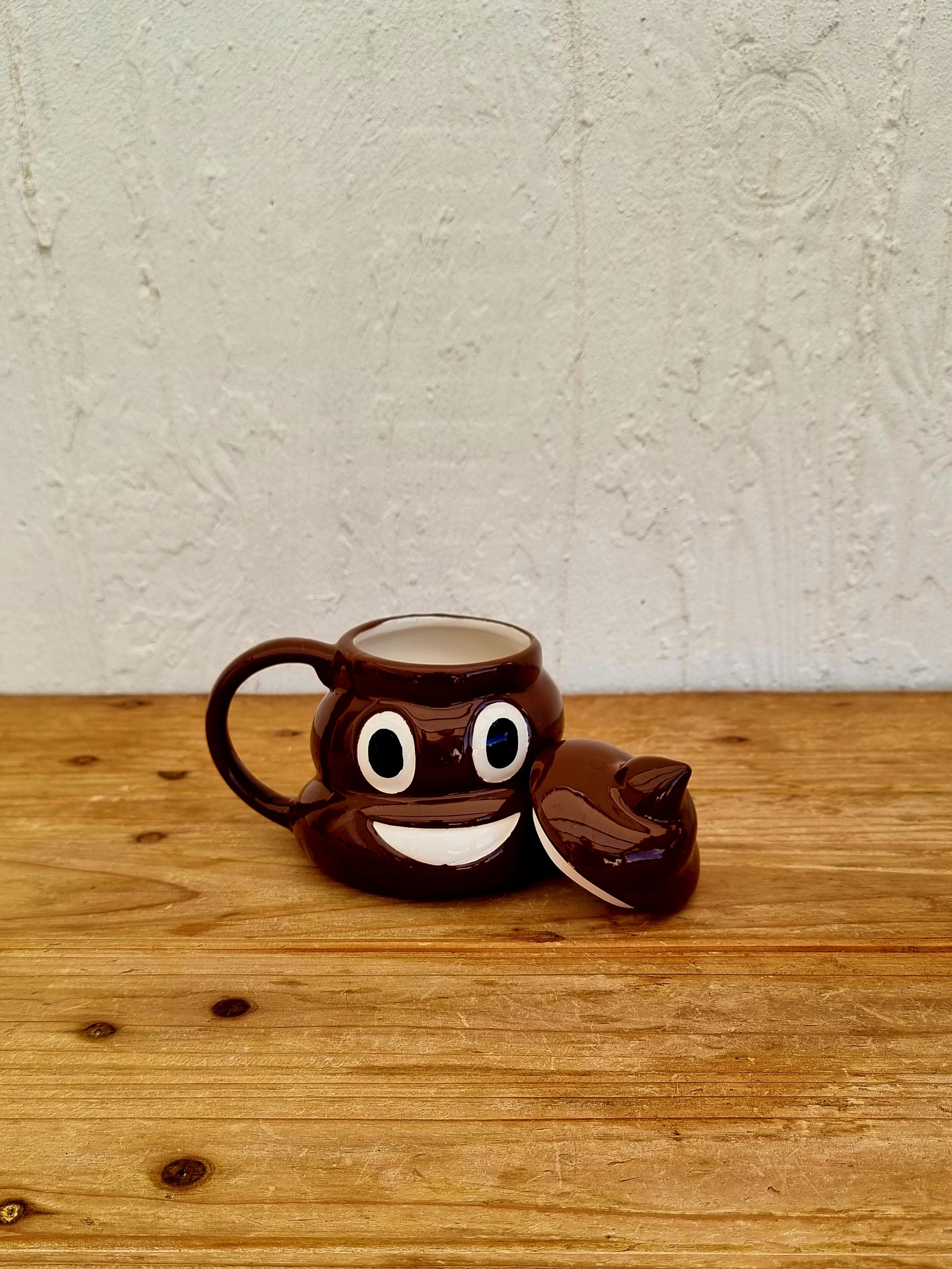 Tasse Emoji crotte kitsch brocante en ligne les kitscheries 