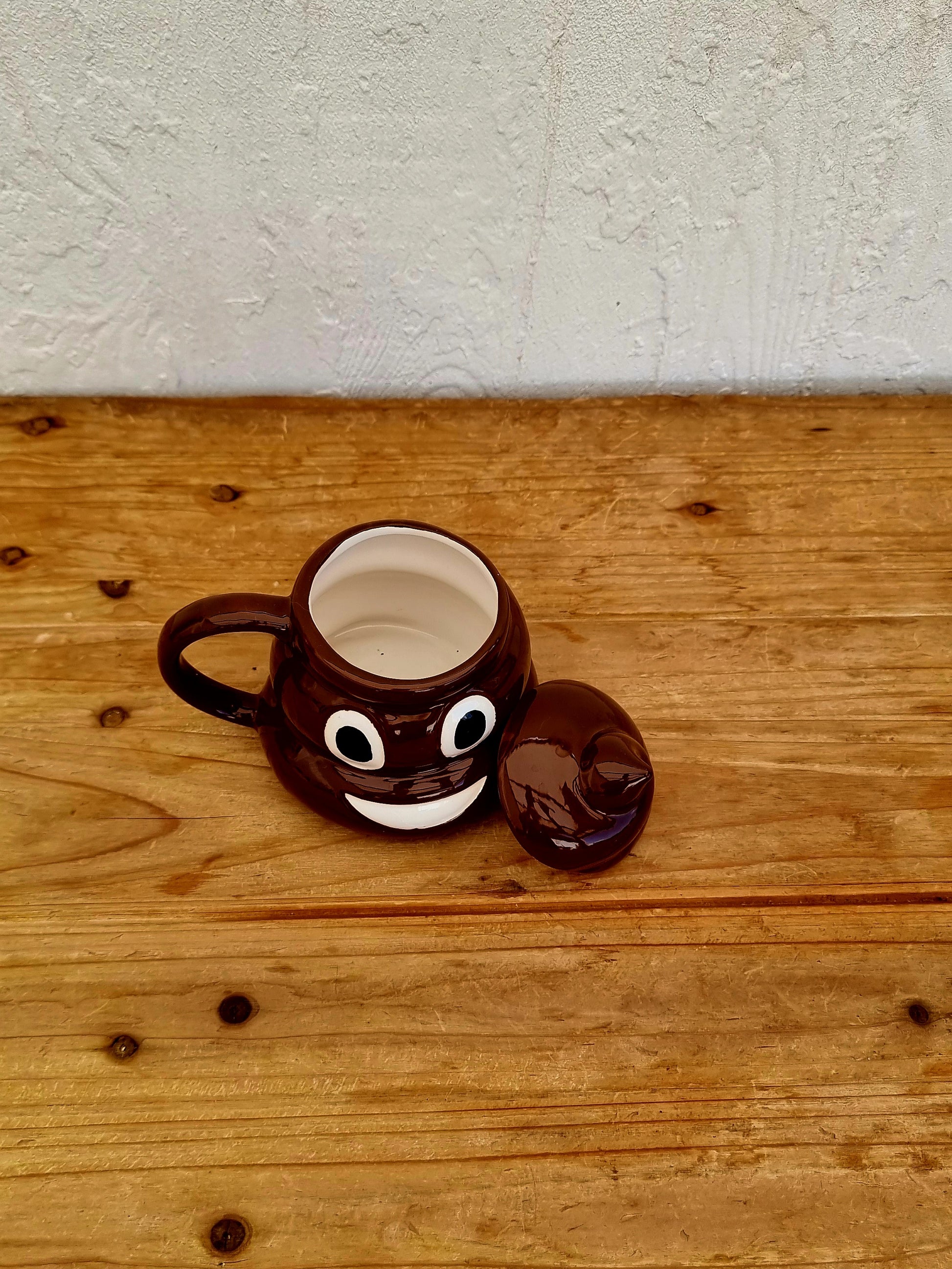 Tasse Emoji crotte kitsch brocante en ligne les kitscheries 