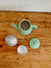 Charger l&#39;image dans la galerie, Cafetière vert menthe avec filtre vintage céramique les kitscheries brocante en ligne
