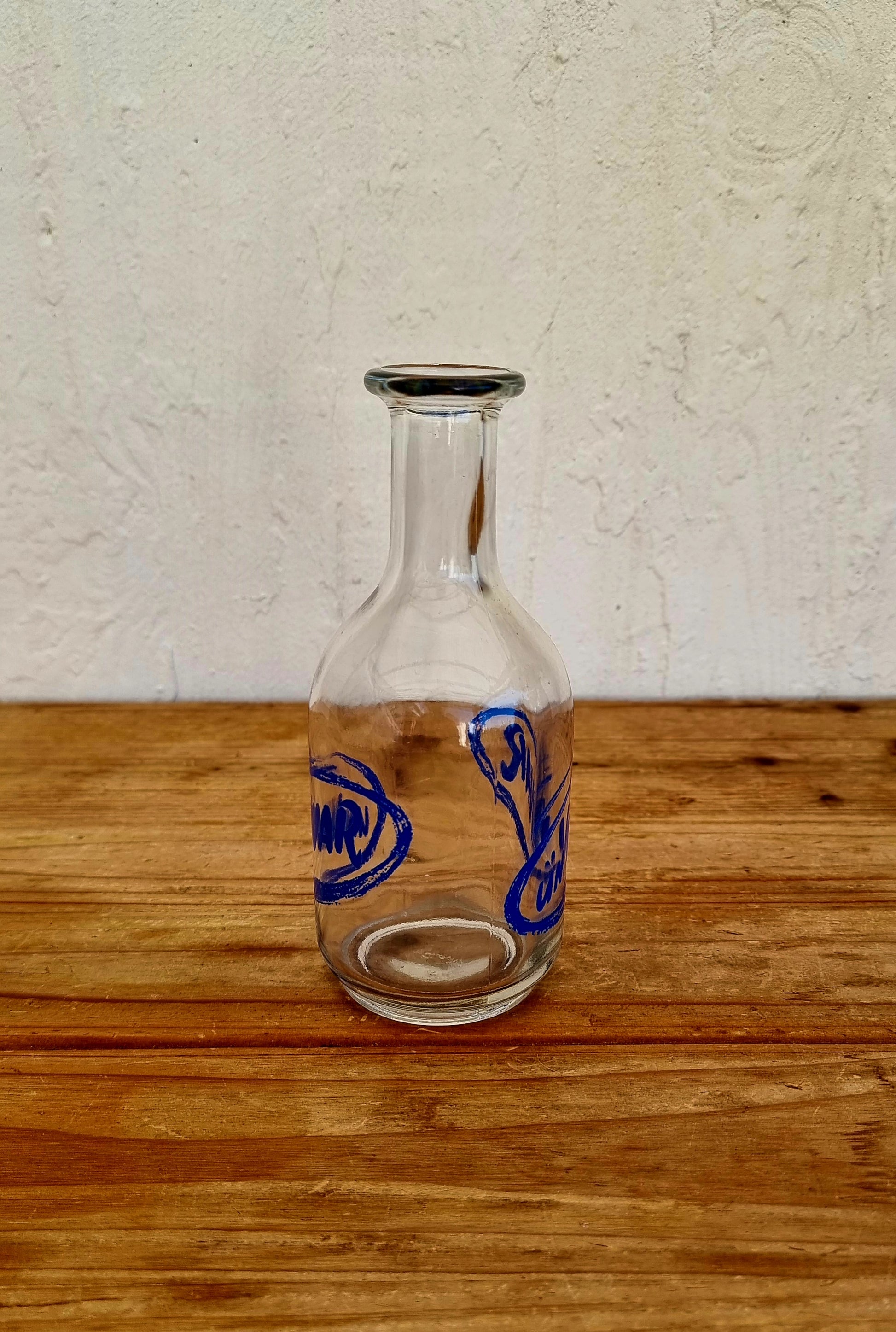 Carafe de bistrot Un Vivar vintage en verre avec inscription bleue sérigraphiée