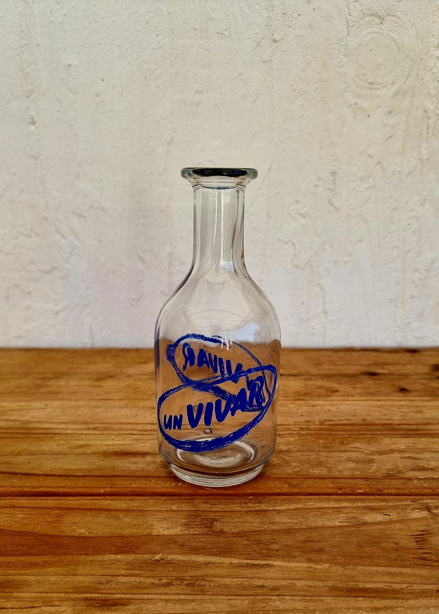 Carafe de bistrot Un Vivar vintage en verre avec inscription bleue sérigraphiée