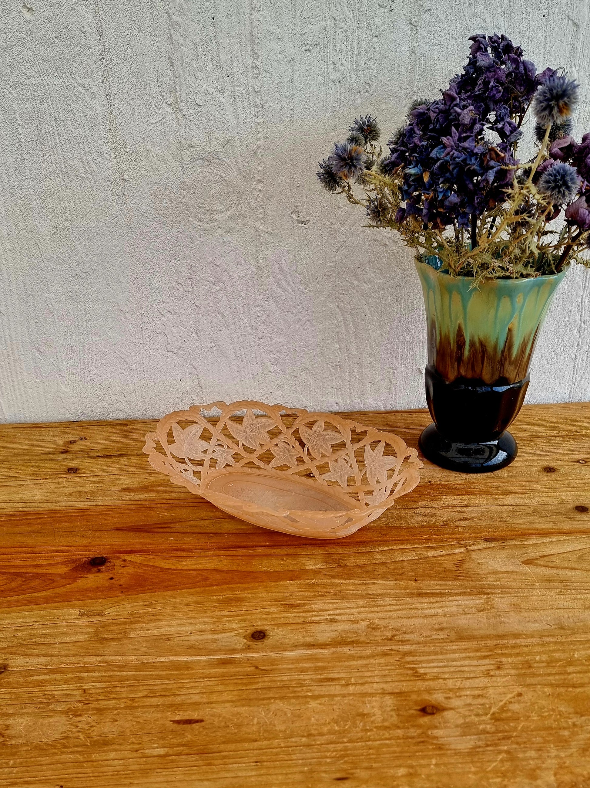 Corbeille à fruits ou à pain en plastique rose vintage les kitscheries brocante en ligne