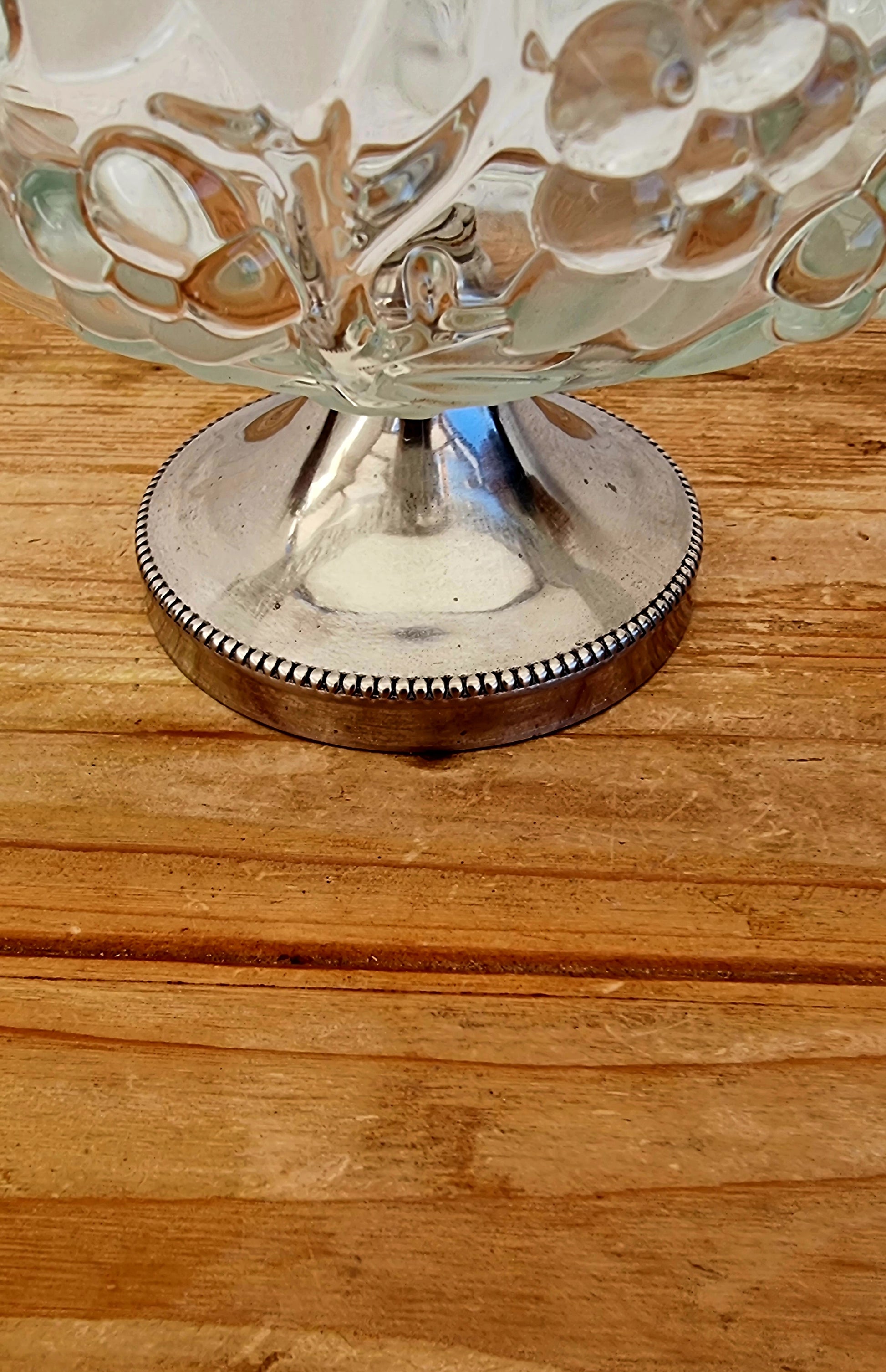 Coupe à fruits en verre vintage à décor floral sur pied en métal