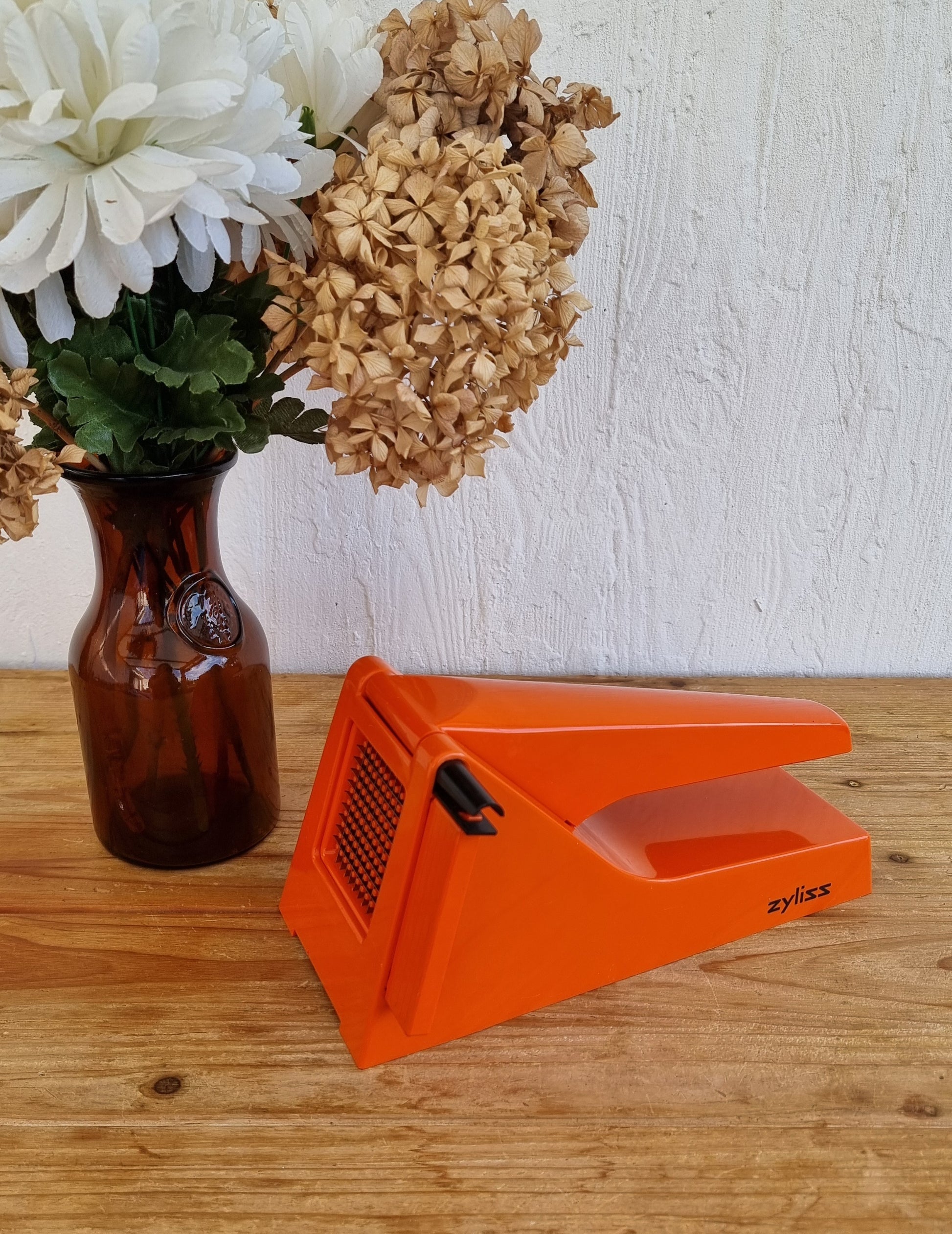 Coupe légumes julienne Zyliss Swiss Made vintage orange années 70