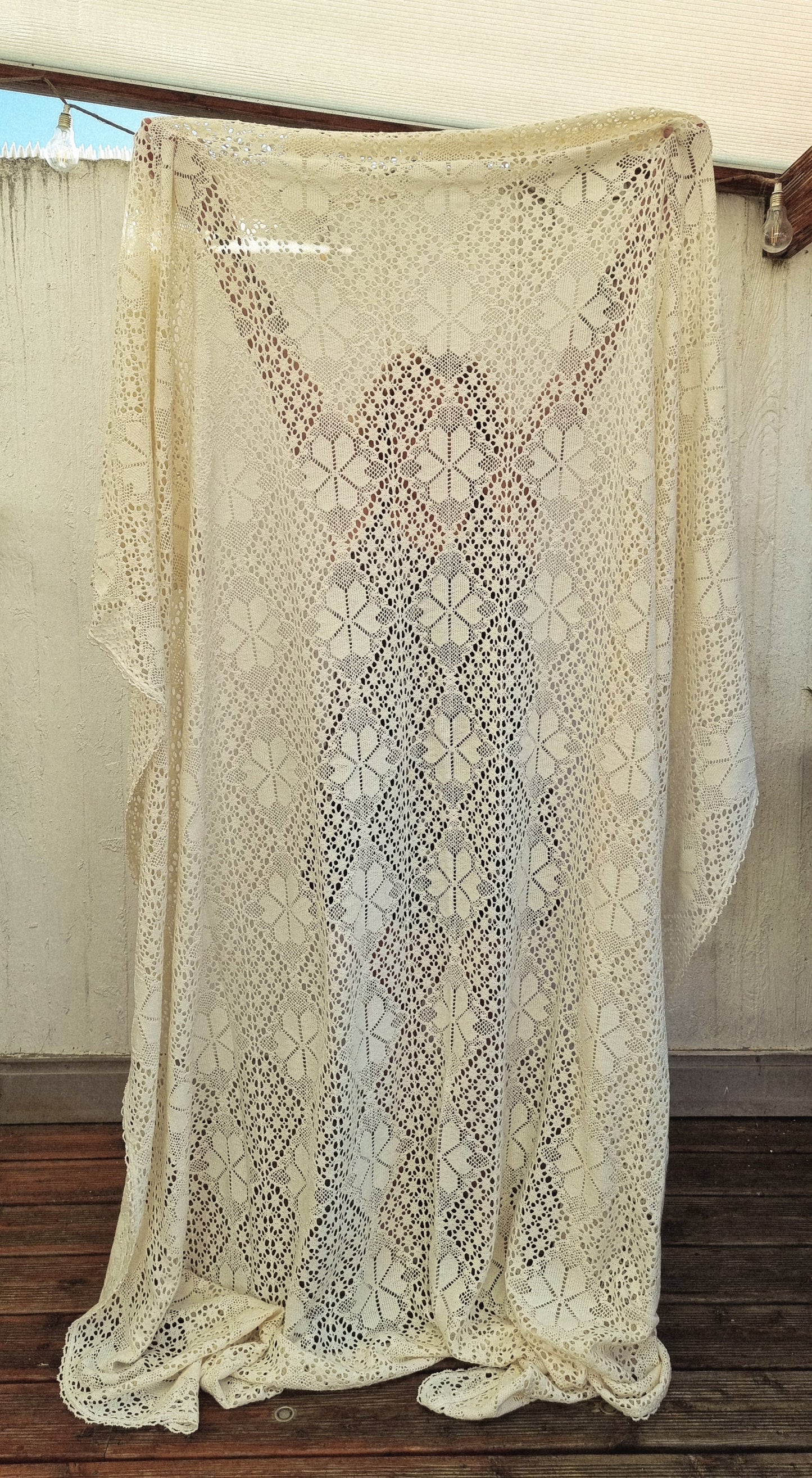 Couvre lit ancien en dentelle du Velay écru grand format 246 x 204 cm
