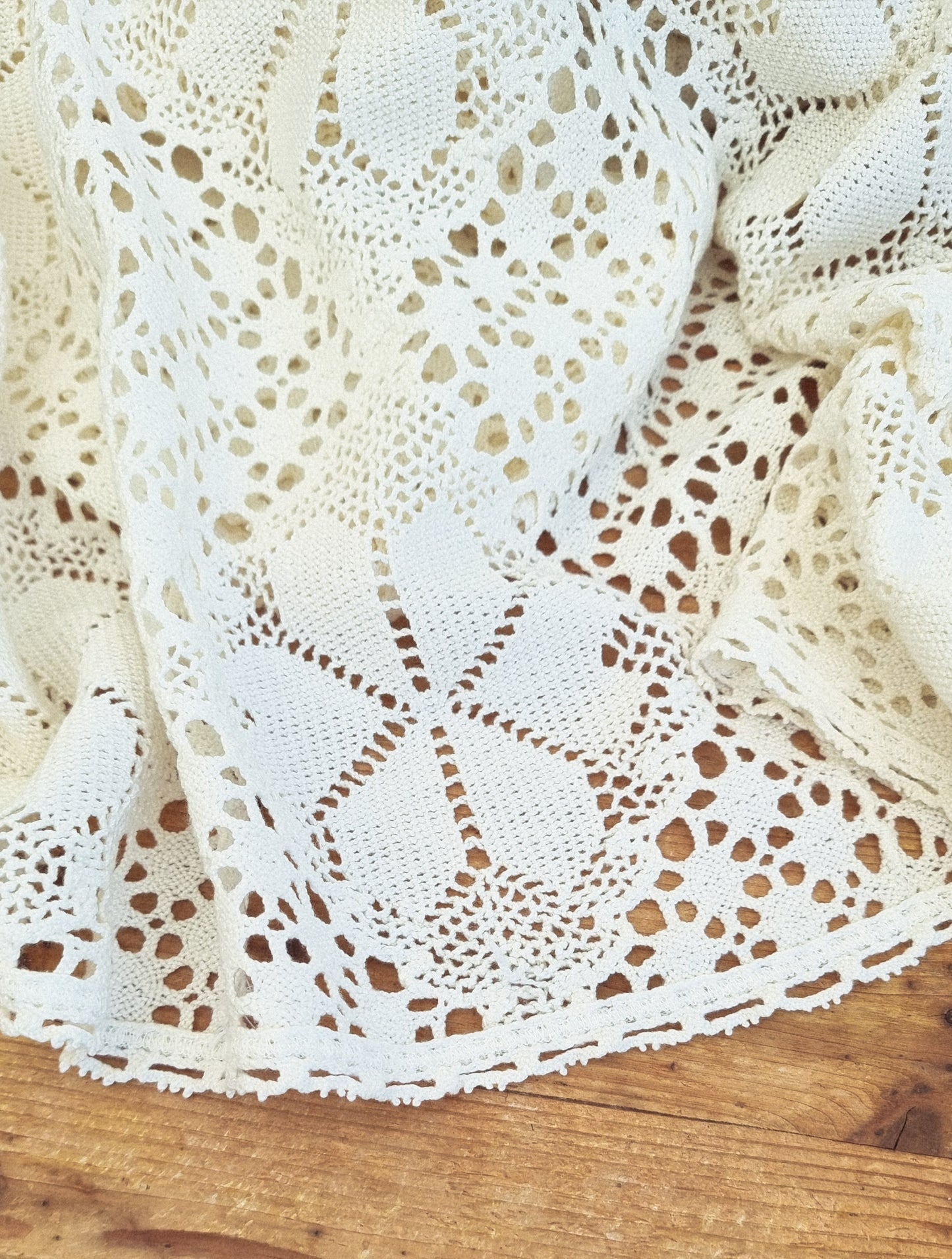 Couvre lit ancien en dentelle du Velay écru grand format 246 x 204 cm