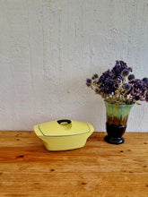 Charger l&#39;image dans la galerie, Cocotte coquelle Le creuset design Raymond Loewy les kitscheries brocante en ligne
