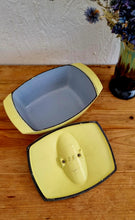 Charger l&#39;image dans la galerie, Cocotte coquelle Le creuset design Raymond Loewy les kitscheries brocante en ligne
