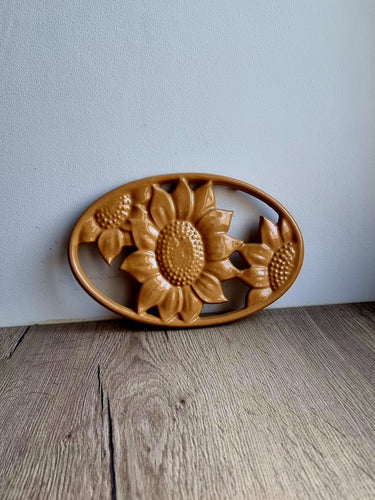 Dessous de plat tournesols Geneviève Lethu fonte jaune les kitscheries brocante en ligne