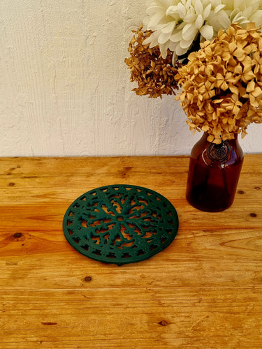 Dessous de plat en fonte vert rond les kitscheries brocante en ligne