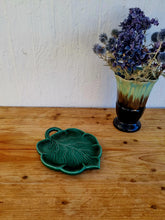 Charger l&#39;image dans la galerie, Dessous de plat forme feuille vintage vert les kitscheries brocante en ligne
