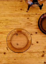 Charger l&#39;image dans la galerie, Lot de 6 assiettes à dessert Duralex verre fumé les kitscheries brocante en ligne
