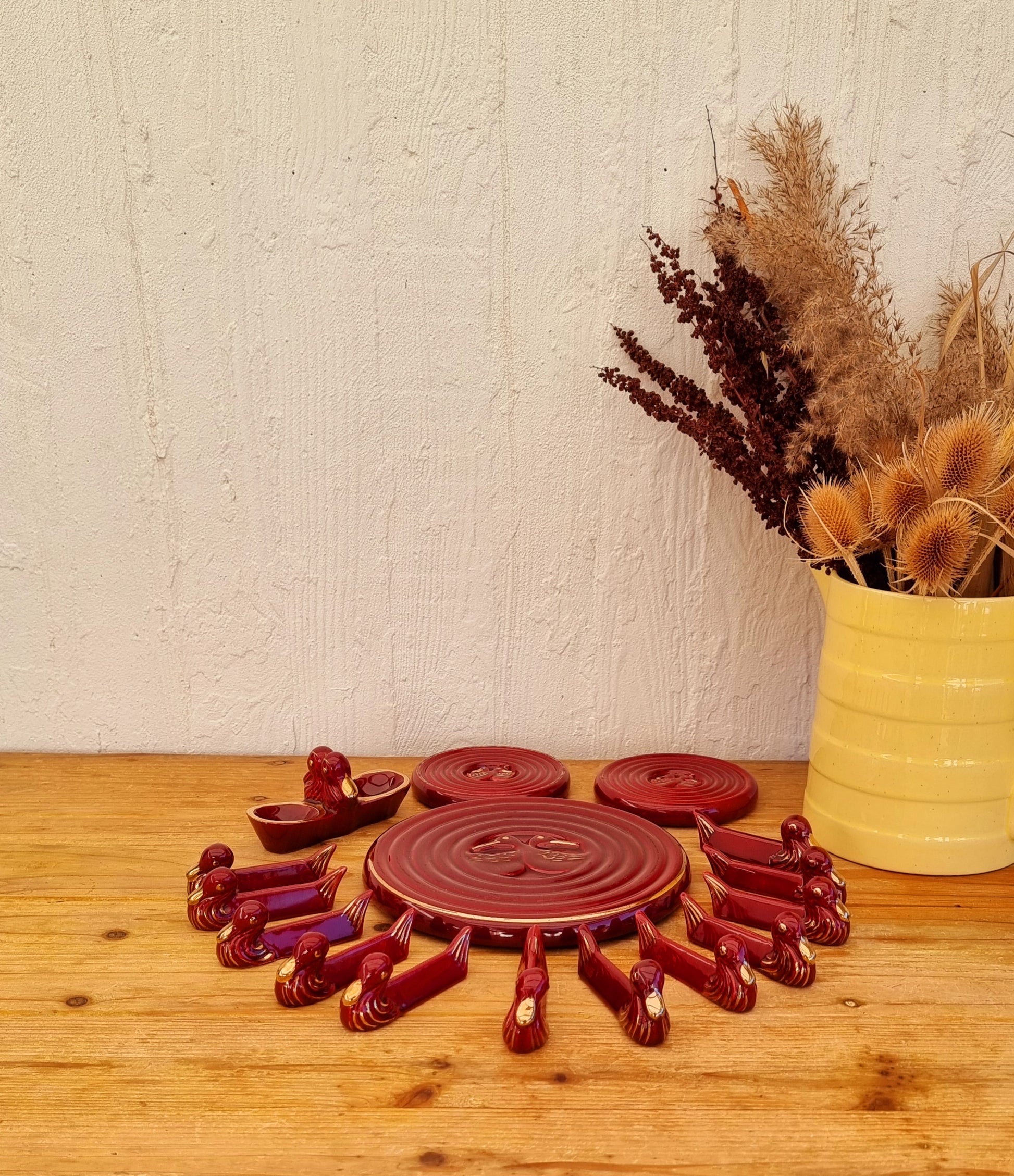 Ensemble pour la table des années 50 dessous plat porte couteaux céramique les kitscheries brocante en ligne