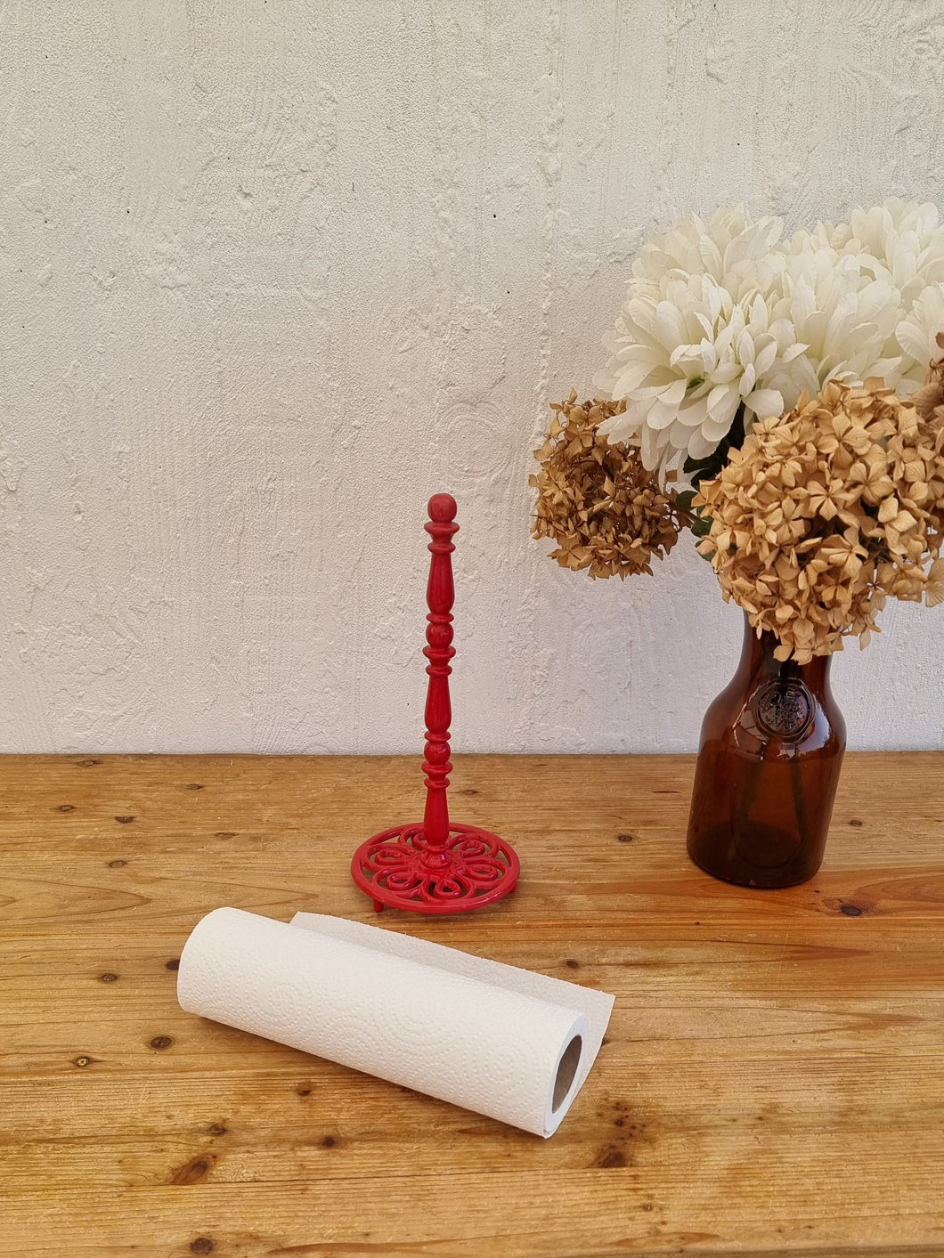 Dérouleur à essuie-tout en fonte rouge les kitscheries brocante en ligne
