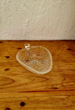 Charger l&#39;image dans la galerie, Lot de 5 coupelles en verre forme fraise vintage les kitscheries
