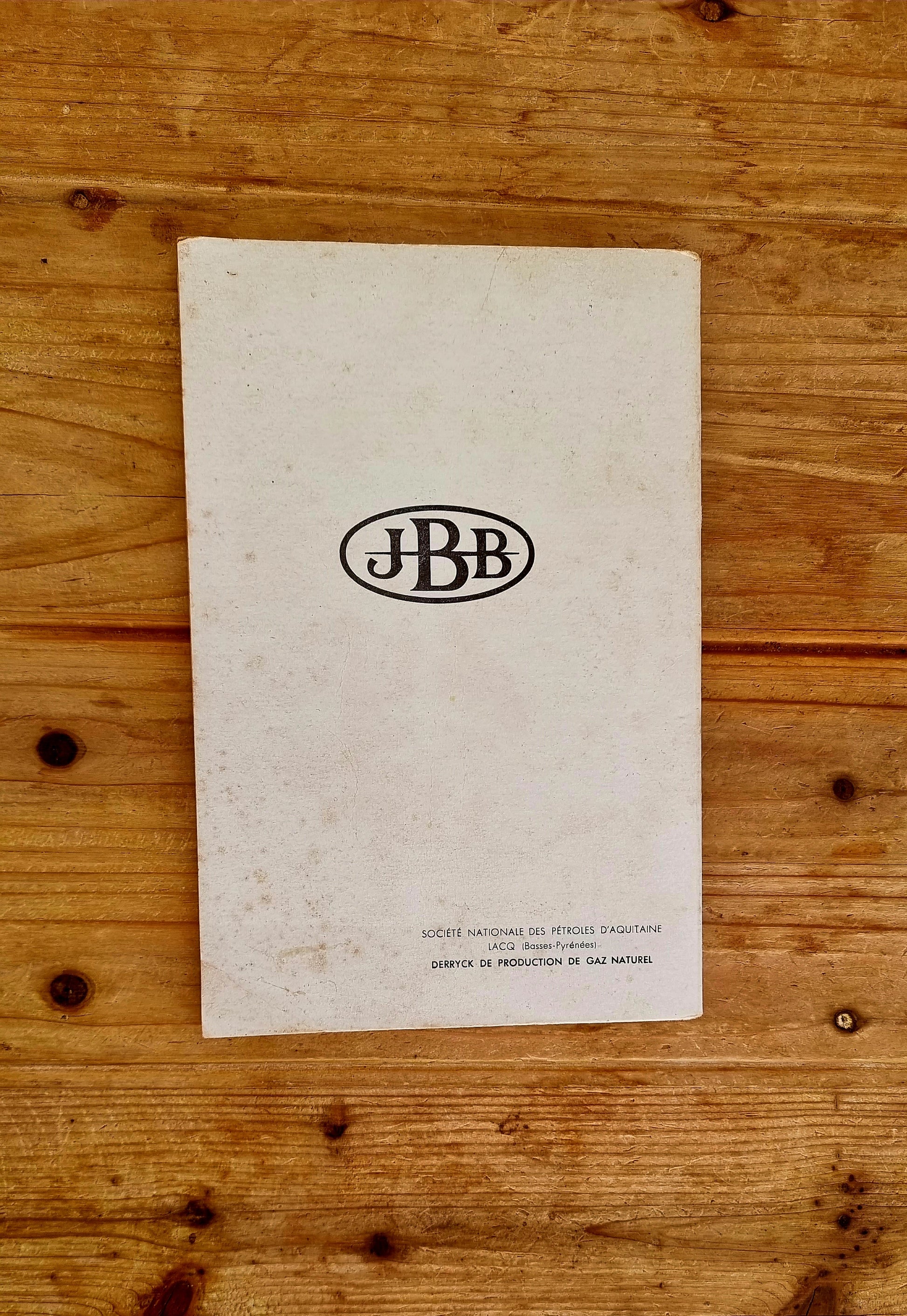 Livre scolaire sur la vie économique du monde édité en 1958 aux éditions J.B Baillière et fils.