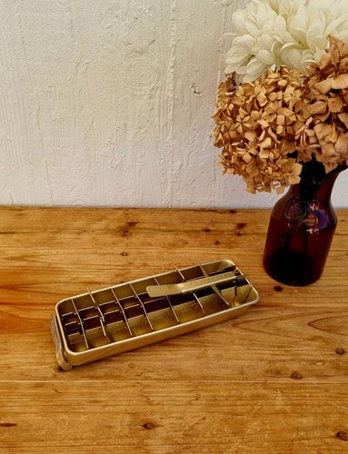 Bac à glaçons Quickcube de Frigidaire vintage métal doré les kitscheries brocante en ligne