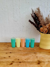 Charger l&#39;image dans la galerie, Lot de 5 gobelets Tupperware vintage les kitscheries brocante en ligne
