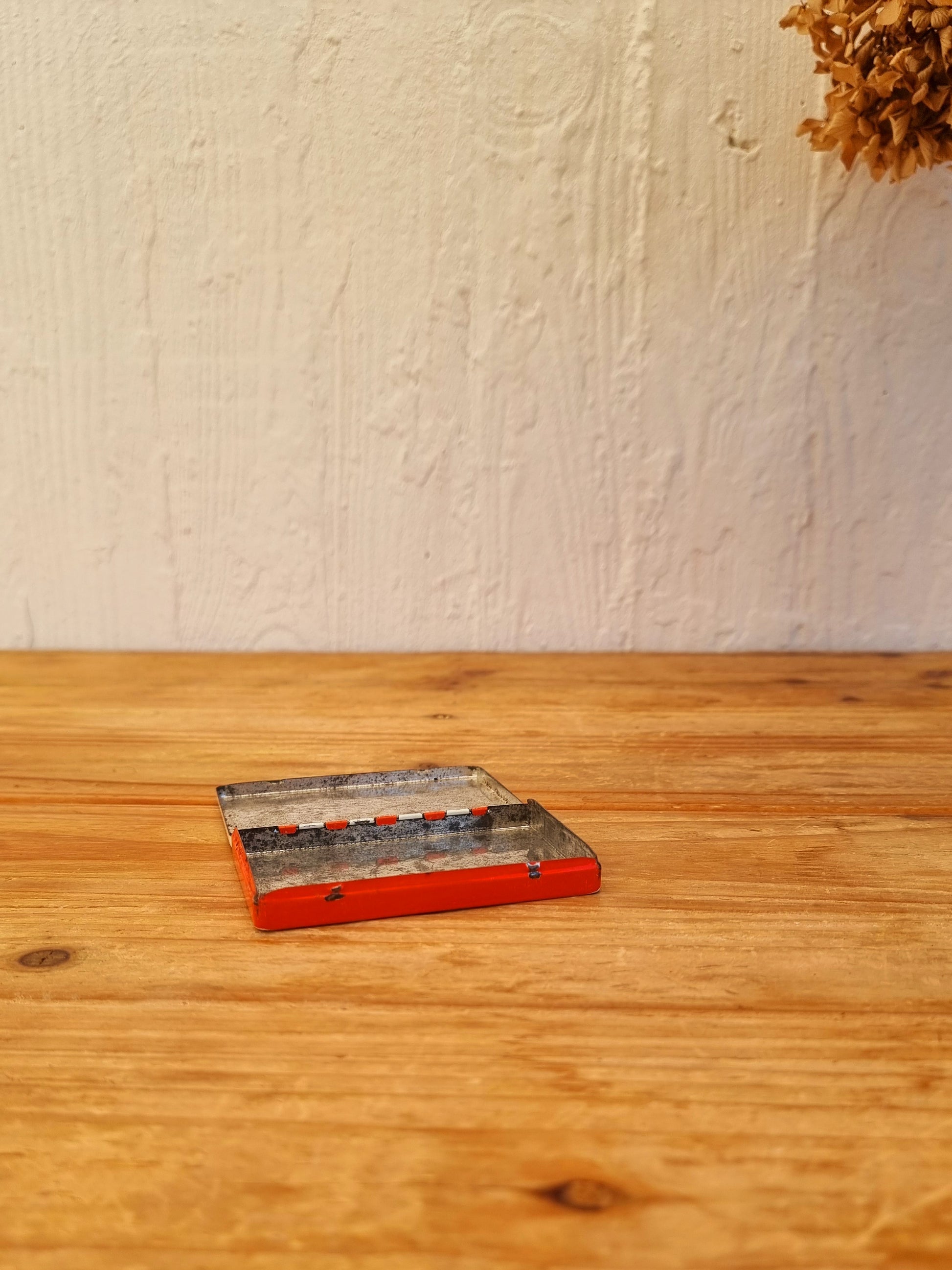 boîte vintage Humex Kinaldine métal orange année 70 collection pharmacie