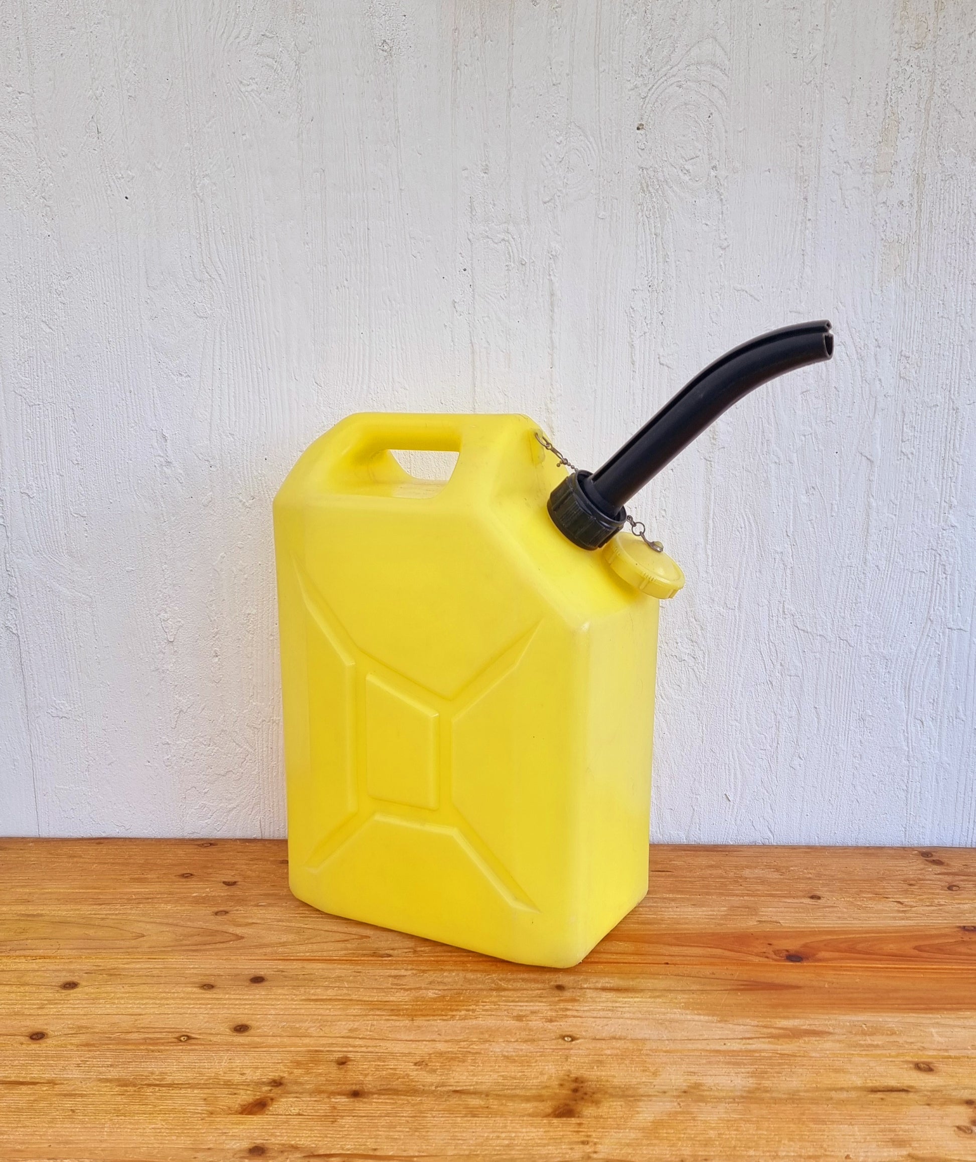 Jerrican jaune Gilac 20 litres vintage les kitscheries brocante en ligne