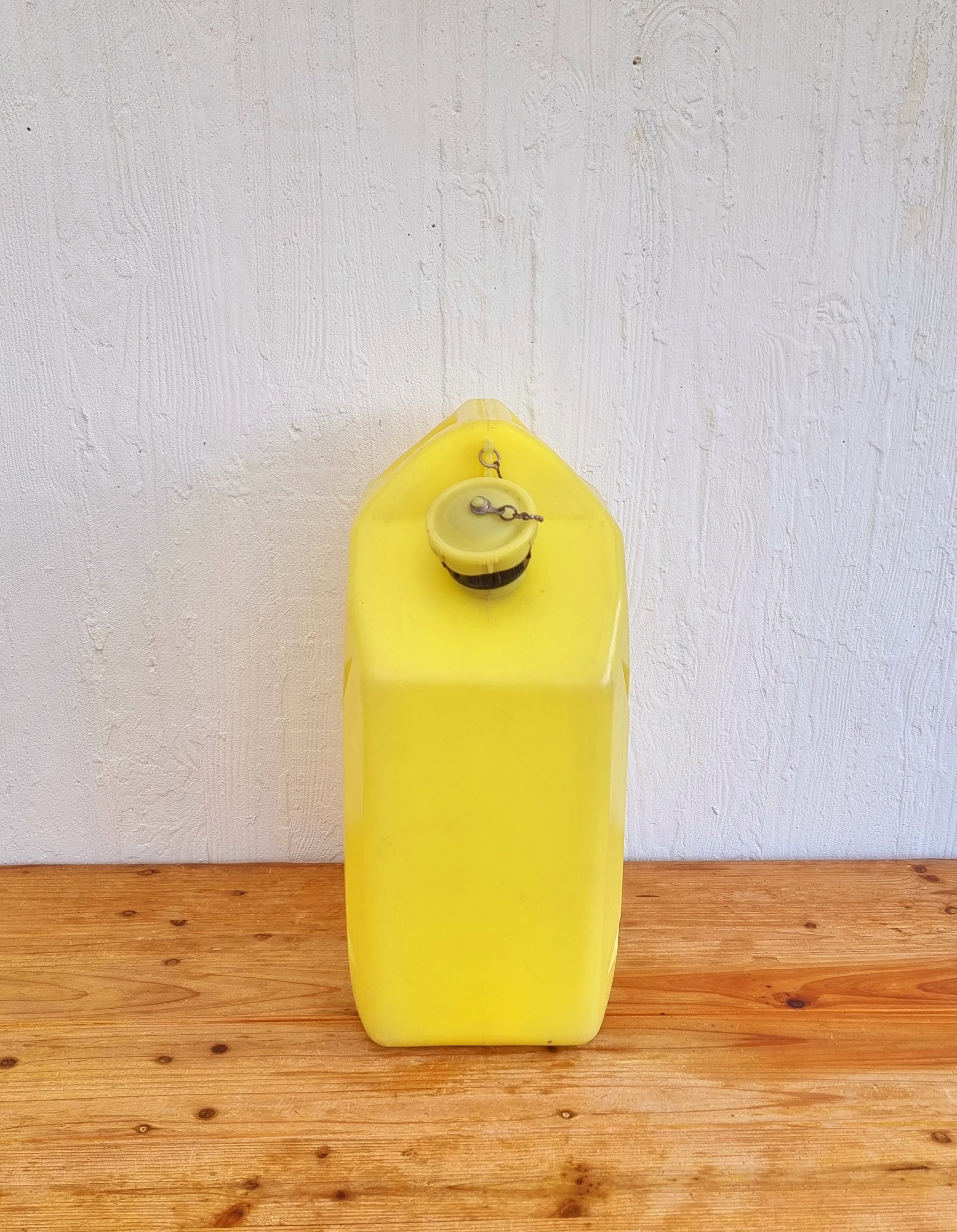Jerrican jaune Gilac 20 litres vintage les kitscheries brocante en ligne