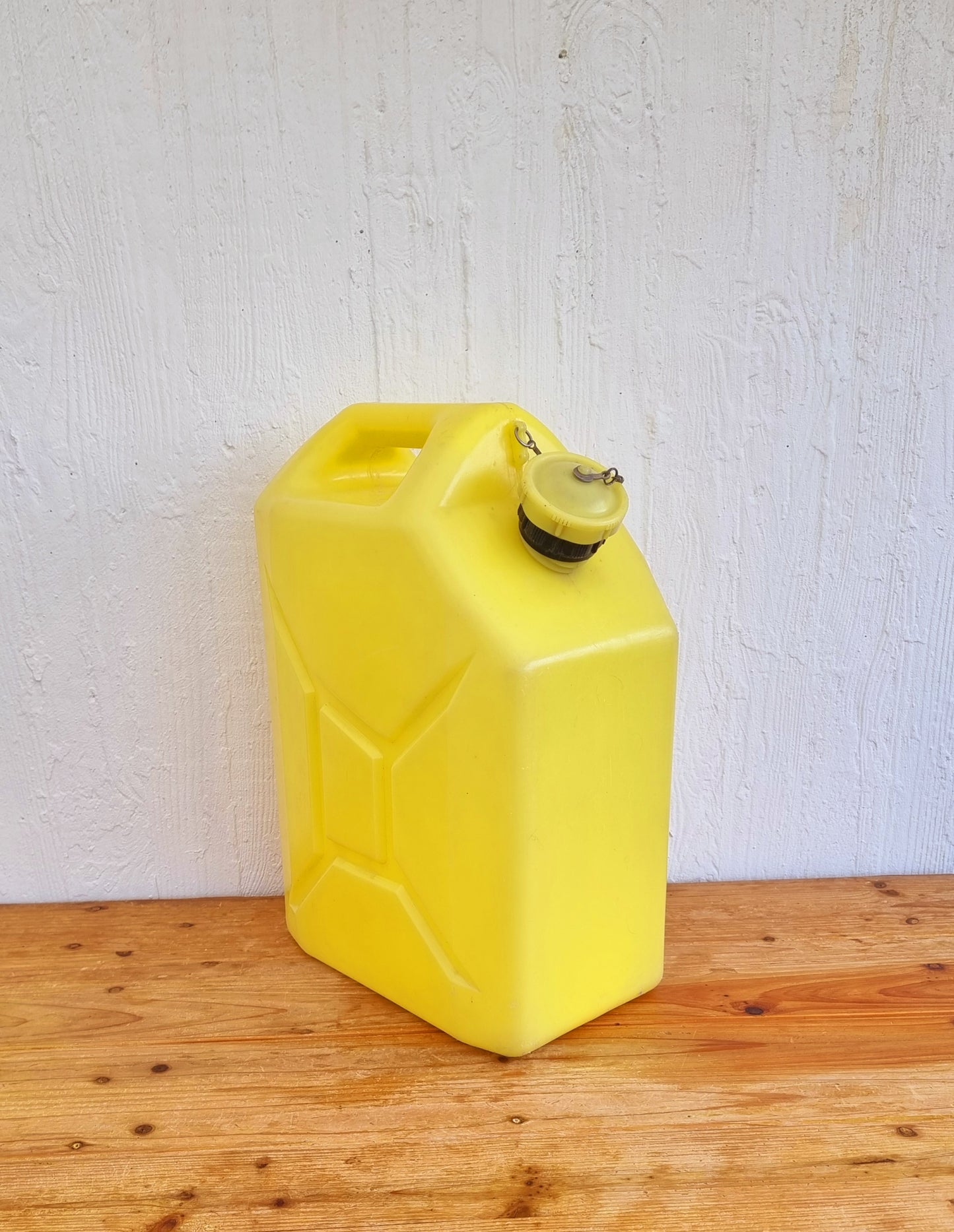 Jerrican jaune Gilac 20 litres vintage les kitscheries brocante en ligne