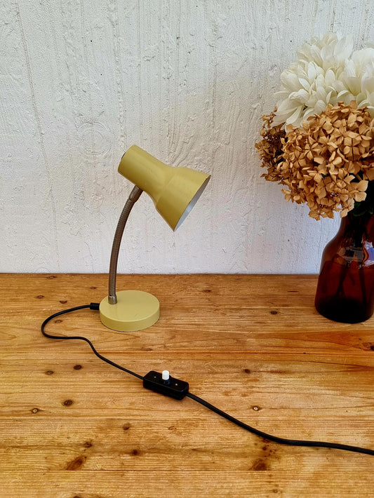 Lampe de bureau métal beige vintage les kitscheries brocante en ligne