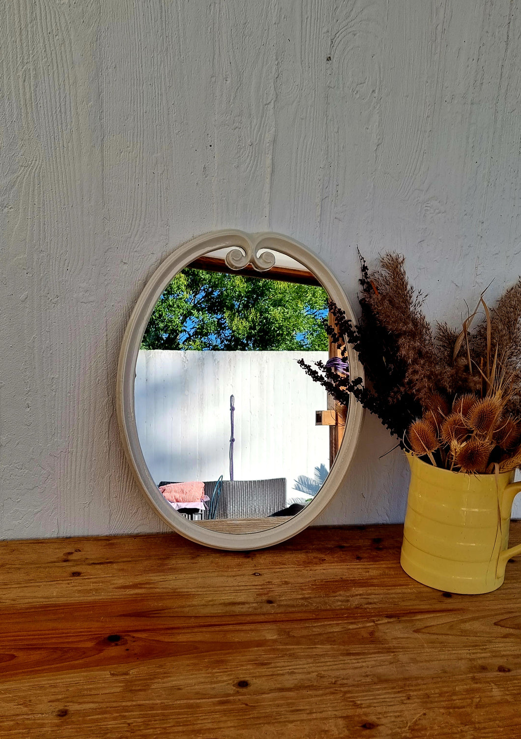 Miroir ovale en métal émaillé vintage les kitscheries brocante en ligne