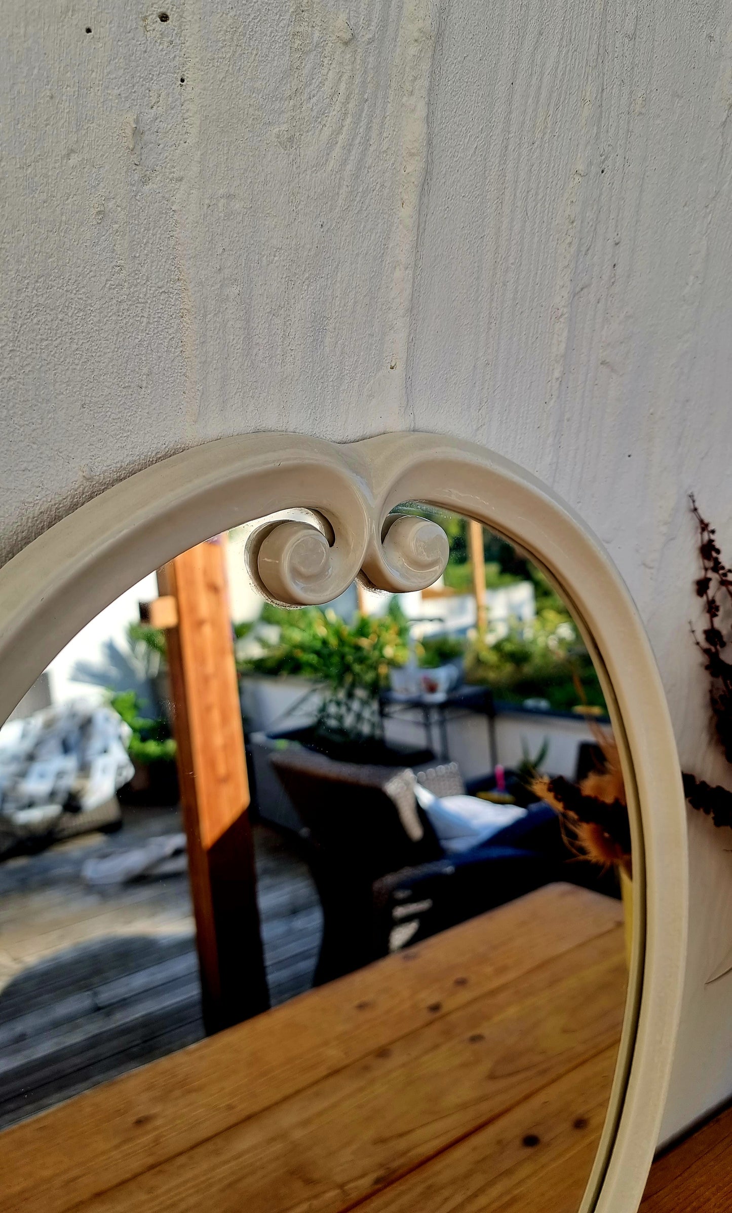 Miroir ovale en métal émaillé vintage les kitscheries brocante en ligne