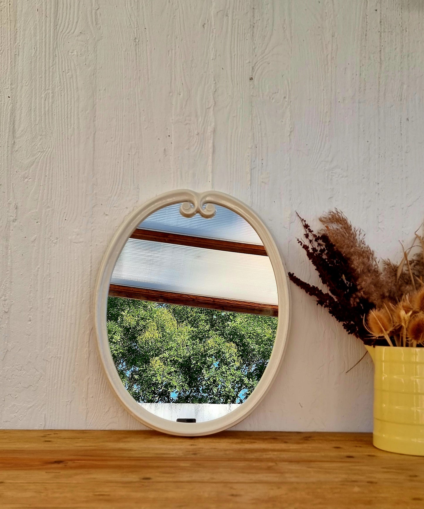 Miroir ovale en métal émaillé vintage les kitscheries brocante en ligne