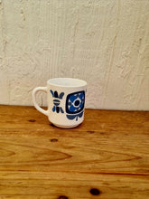 Charger l&#39;image dans la galerie, Mug Mobil bleu 70&#39;s les kitscheries brocante en ligne
