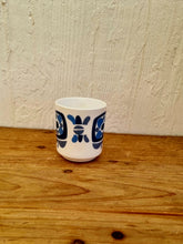 Charger l&#39;image dans la galerie, Mug Mobil bleu 70&#39;s les kitscheries brocante en ligne
