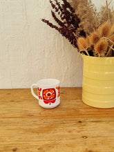 Charger l&#39;image dans la galerie, Mug Mobil rouge 70&#39;s les kitscheries brocante en ligne
