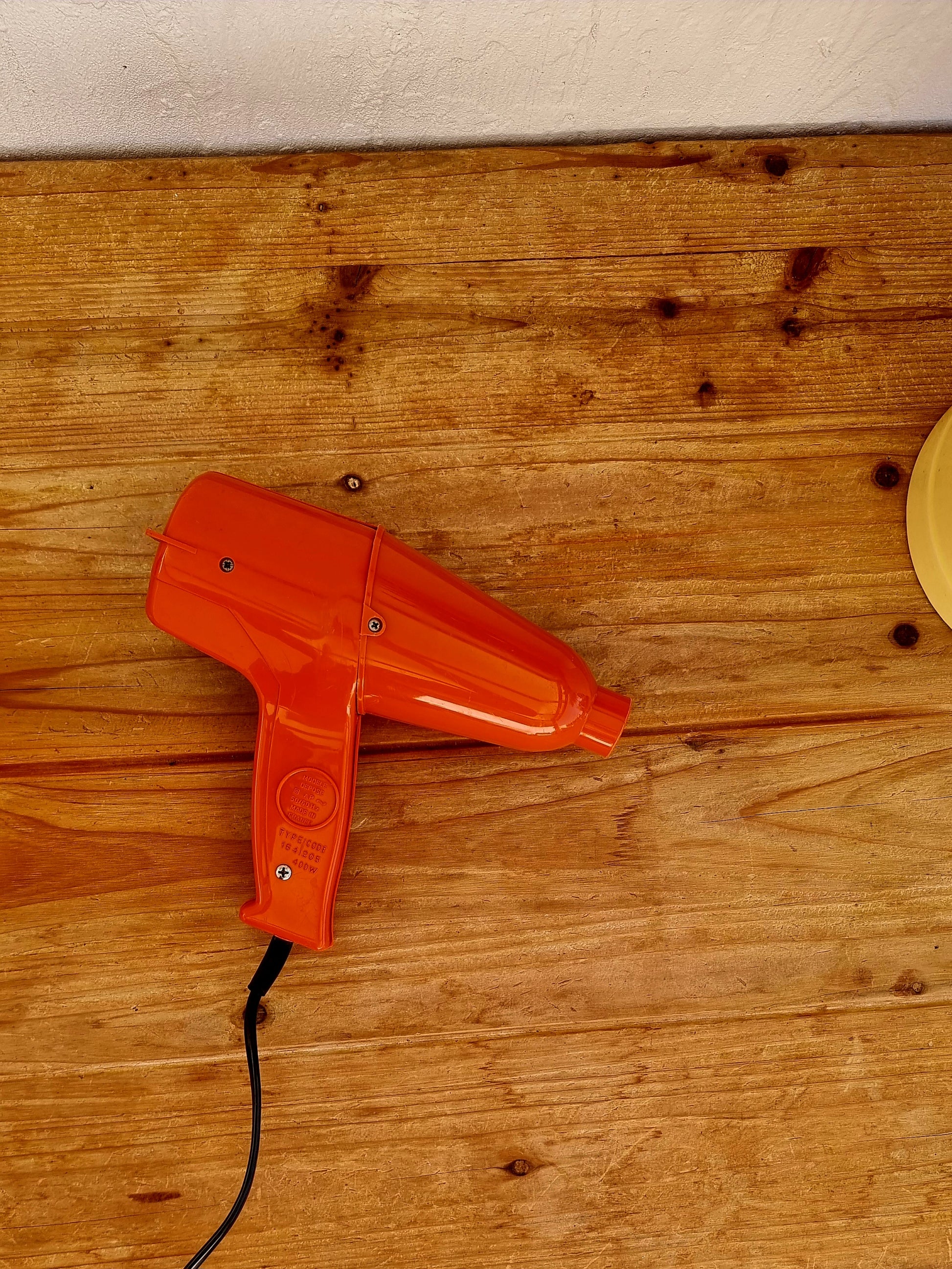 Sèche-cheveux Moulinex orange vintage les kitscheries brocante en ligne