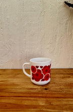 Charger l&#39;image dans la galerie, Mug Arcopal Lotus orange et rouge vintage les kitscheries brocante en ligne
