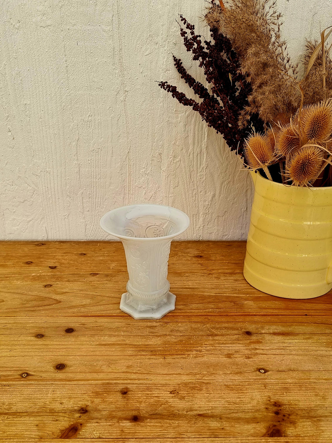 Vase en opaline blanc vintage les kitscheries brocante en ligne